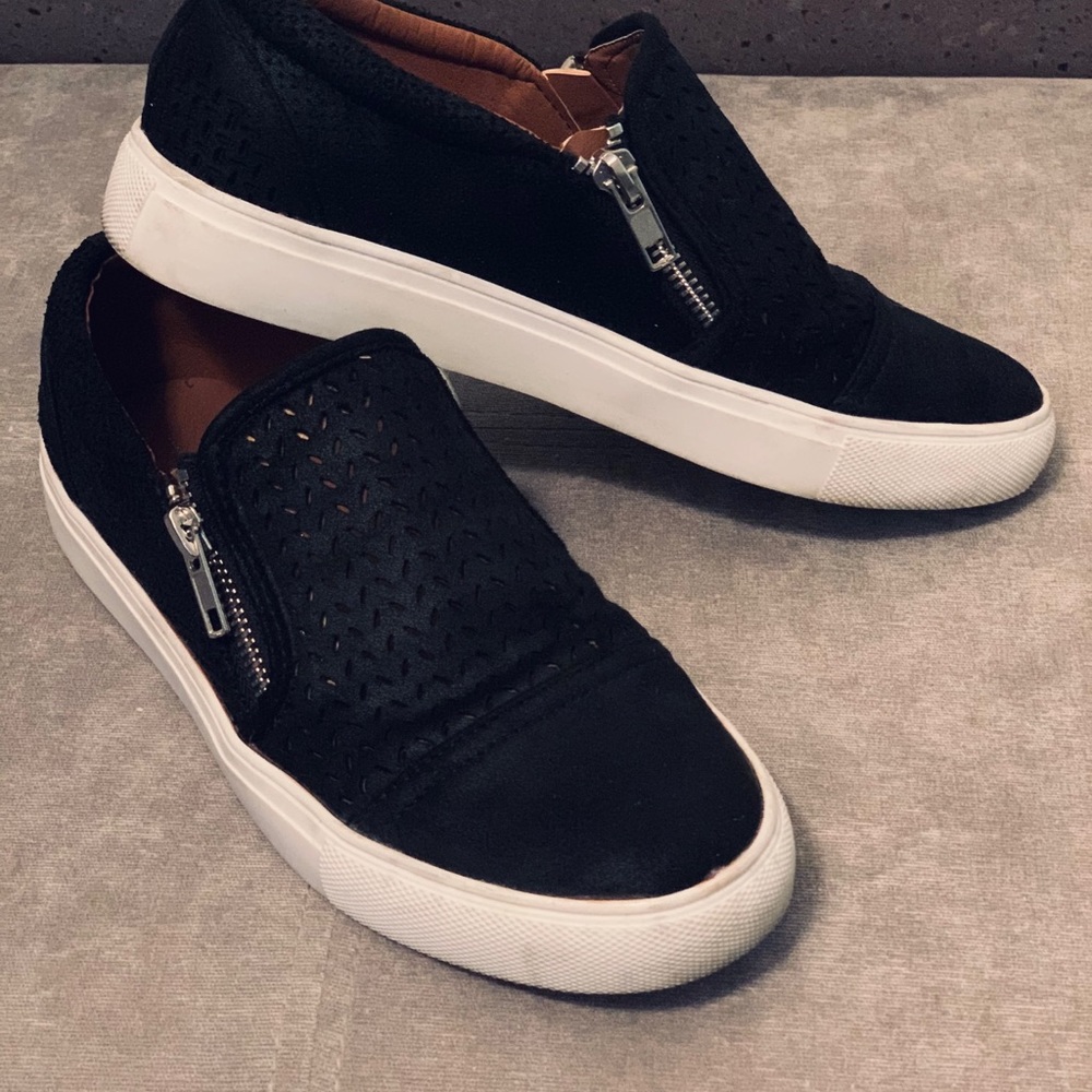Womans Report shoes w ZIPPERS